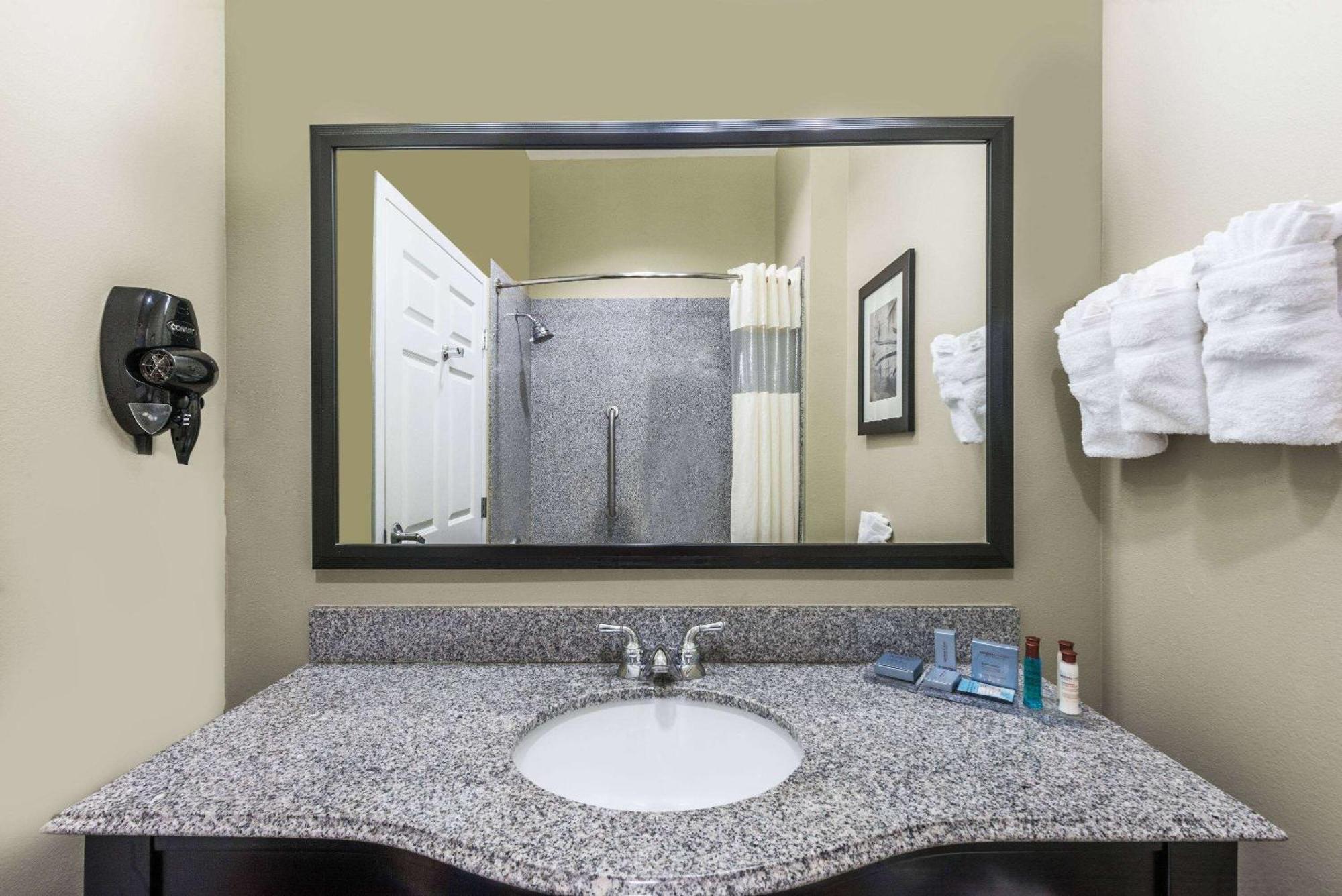 Wingate By Wyndham Lake Charles Casino Area מראה חיצוני תמונה